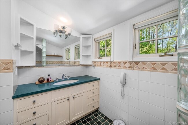 Building Photo - 197 US-9W