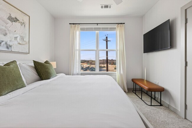 Building Photo - 1301 Leah Ave