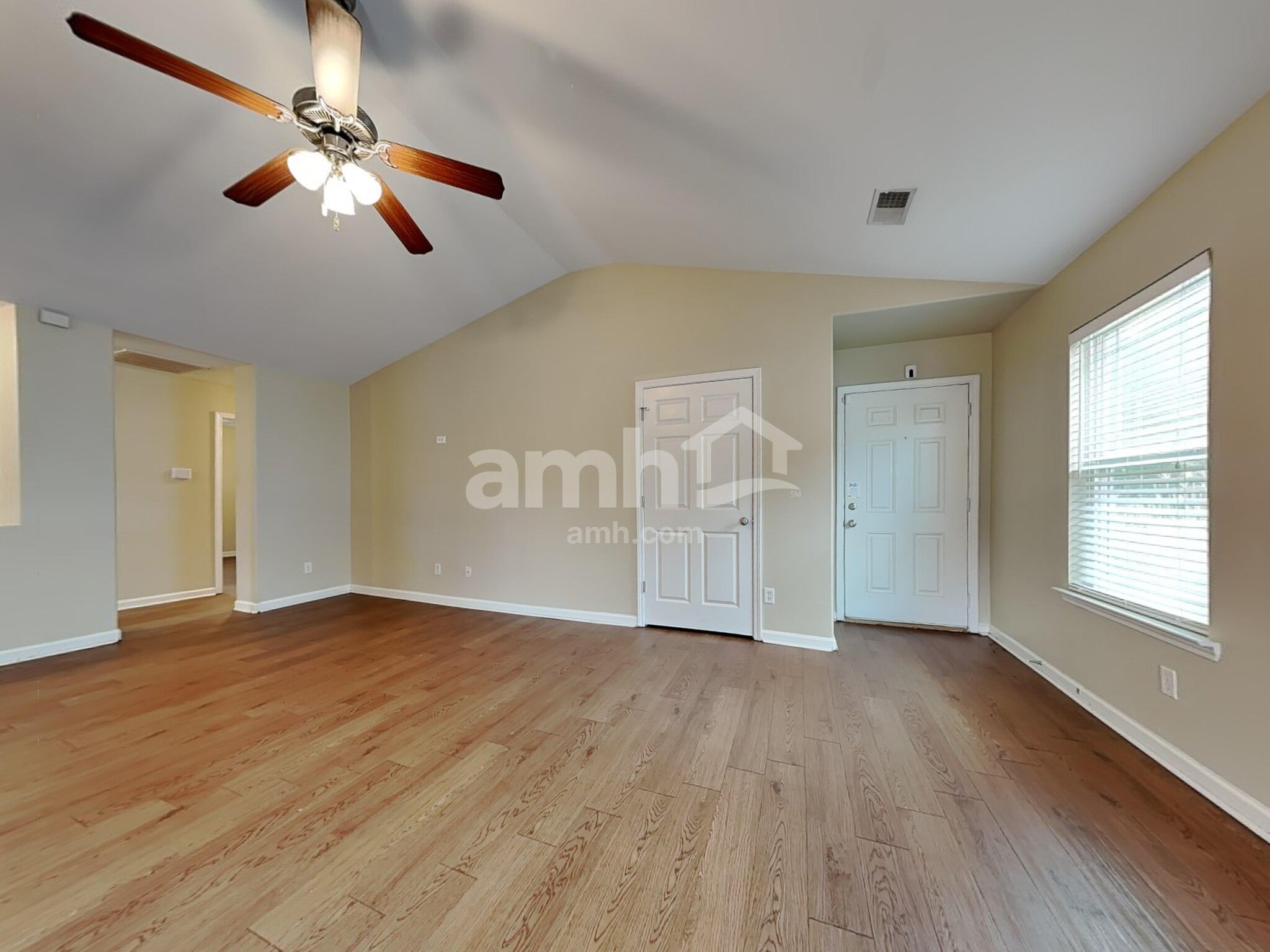 Building Photo - 116 Spring Lakes Dr