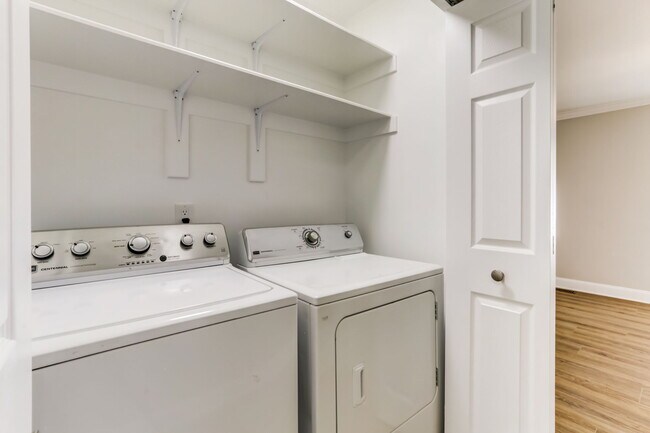 Laundry - 4112 Cobble Ct