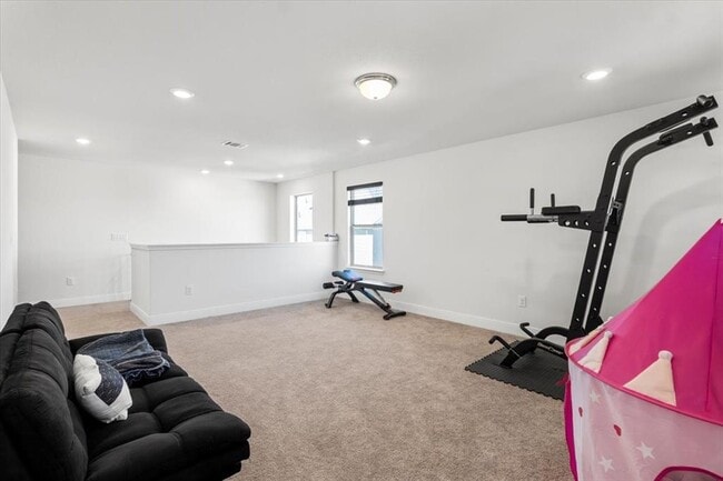 Building Photo - 6713 Ondantra Bnd