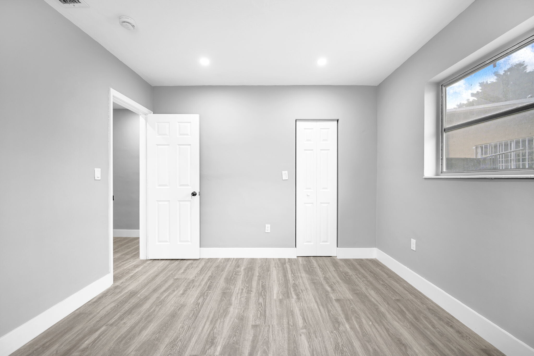 Building Photo - 645 NE 149th St