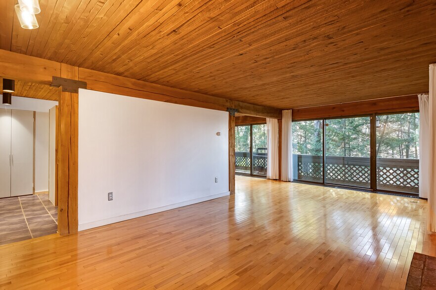 Building Photo - 122 Redrock Dr