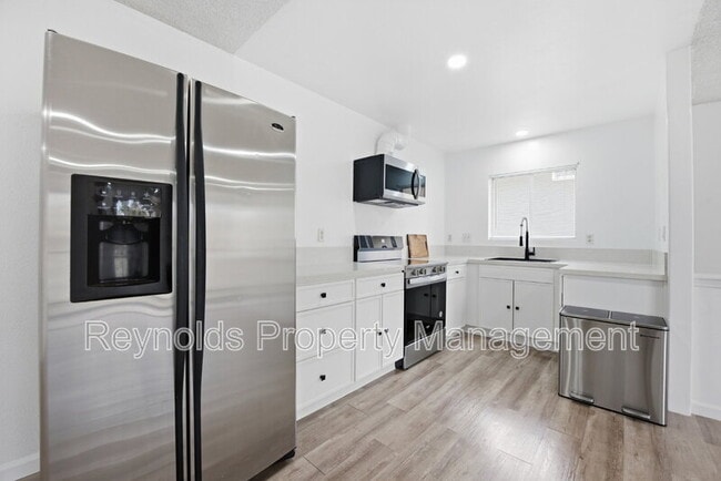 Building Photo - 6814 Camphor Ln