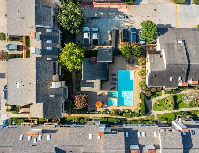 Building Photo - 2277 S Kirkwood Rd