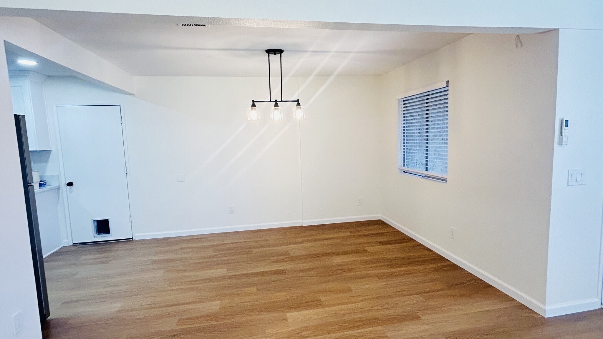 Building Photo - 2811 E 11th St