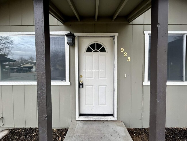 Building Photo - 925 Opalite Dr