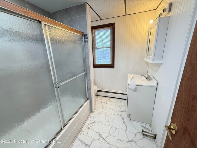 Building Photo - 2140-2140 Pond Ave