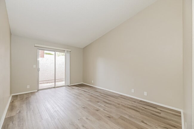 Building Photo - 763 Heritage Vista Ave