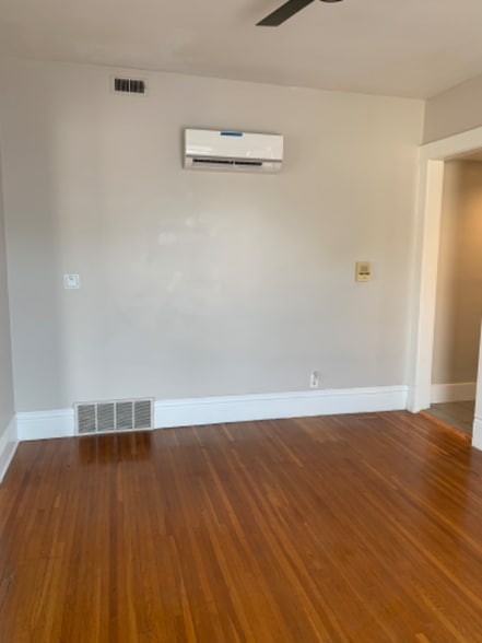 Building Photo - 259 W 4th Ave