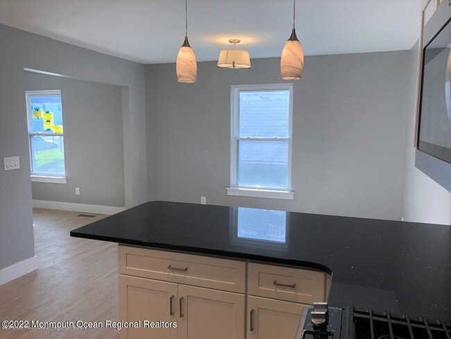 Building Photo - 517 Asbury Ave