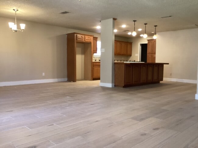 Building Photo - 2511 Peaceful Valley Dr