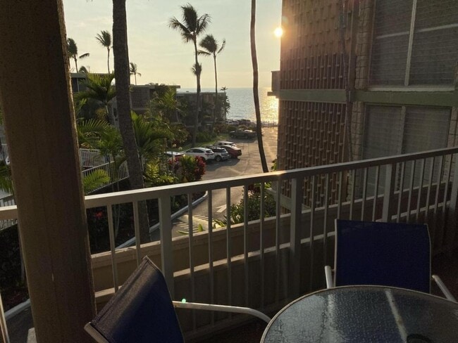 Building Photo - 75-6016 Alii Dr #222