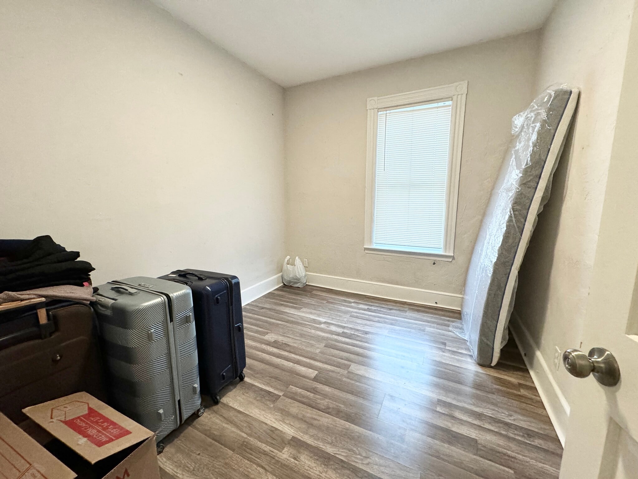 Building Photo - 44 Crescent Ave