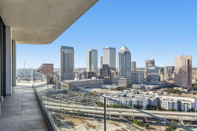 Building Photo - 1000 Water St