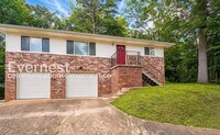 Building Photo - 2 Bed/1 Bath Home with Garage / Available Now!