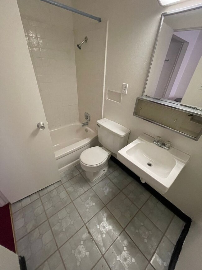 Building Photo - Studio Apartment on Las Vegas Strip - Close to all of the Excitement & More!!