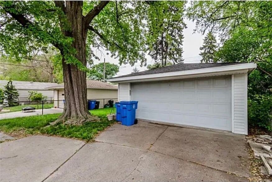 Building Photo - 7252 Fenton St