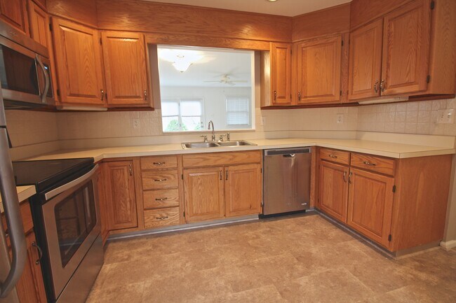 Building Photo - 214 Troon Ct