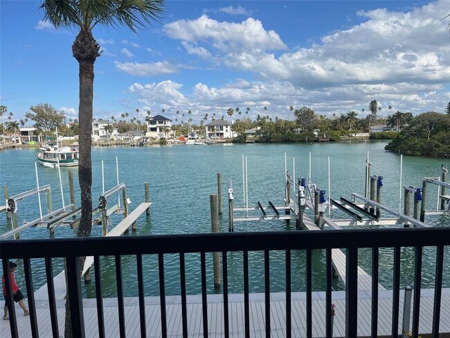 Building Photo - 3111 Pass a Grille Way