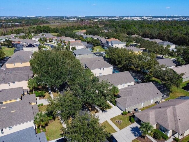 Building Photo - STUNNING Emerald Island Resort 5 bedroom 4.5 bath Luxury Home FULLY FURNISHED! 3 miles from Disney!