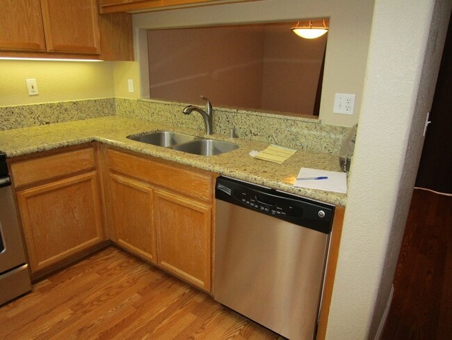 Building Photo - 142 Altamont Ct