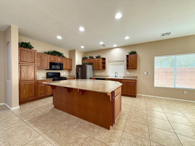 Building Photo - 2-Story Home  3 bedroom 2.5 bath in Gated Southern Highlands