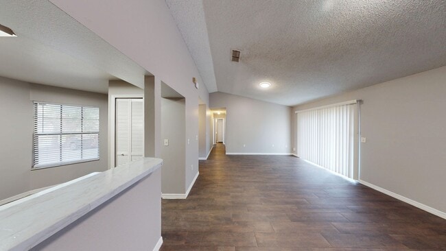 Building Photo - 3 Bedroom/ 2 Bathroom Home in Orlando!
