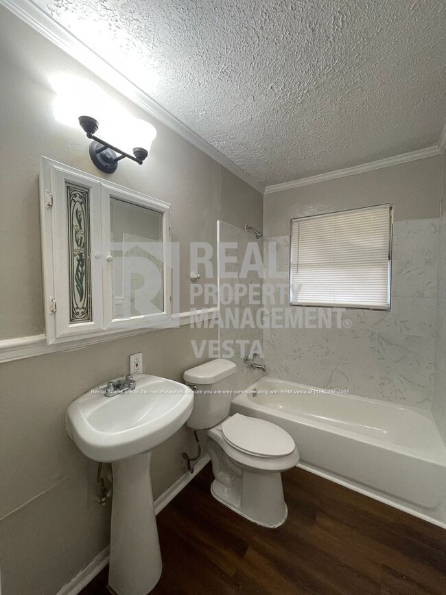 Building Photo - 2410 Dapleton Dr