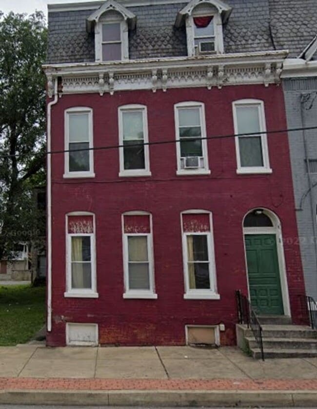Primary Photo - 143 S Queen St