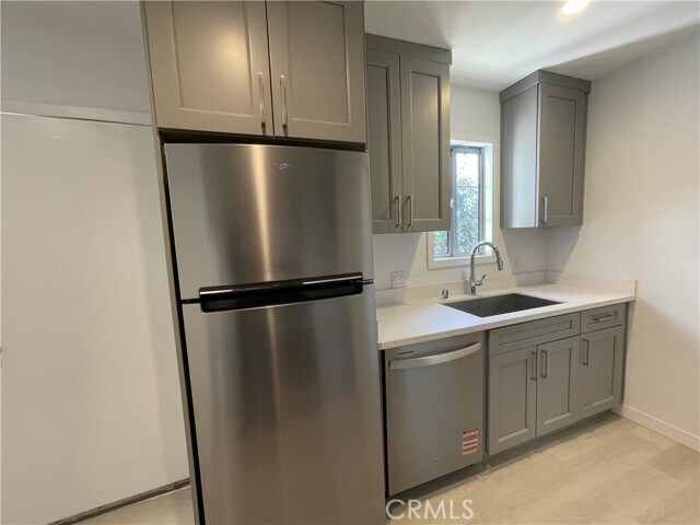 Building Photo - 1152 E 77th St