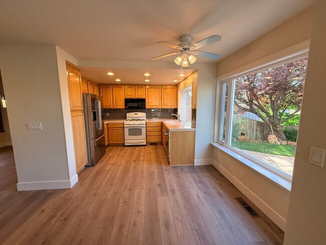 Building Photo - 3056 Alpine Creek Rd