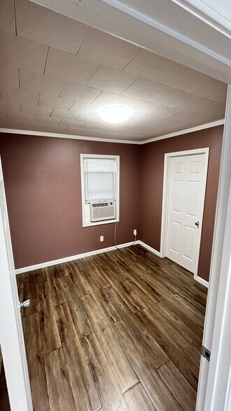 bedroom 1 - 704 E Moneta Ave