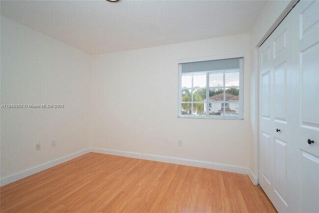 Building Photo - 7042 NW 114th Ct
