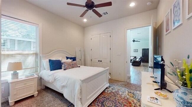 Building Photo - 105 Luther St