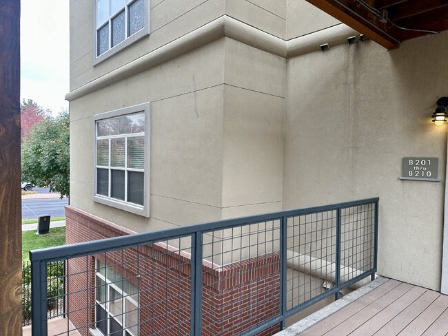 Building Photo - 2-Bed Condo in Greenwood Village with Gran...