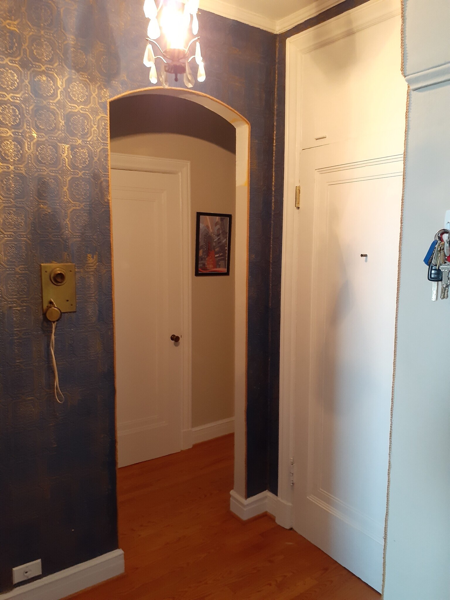 Entry Hall - 6101 N Sheridan Rd
