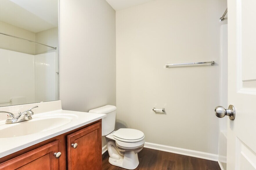 Building Photo - 531 Randolph Dr