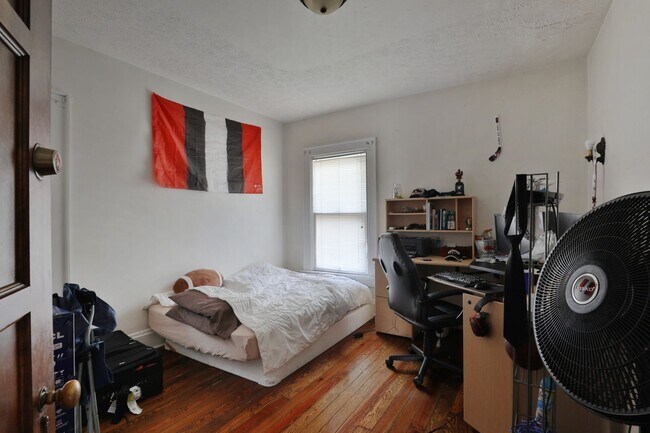 Building Photo - 1619 Summit St