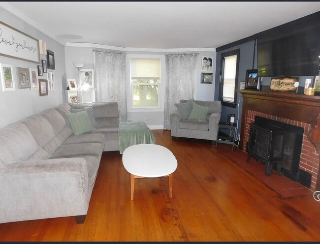 Building Photo - 670 Hammond St