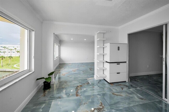 Building Photo - 100 Bluff View Dr