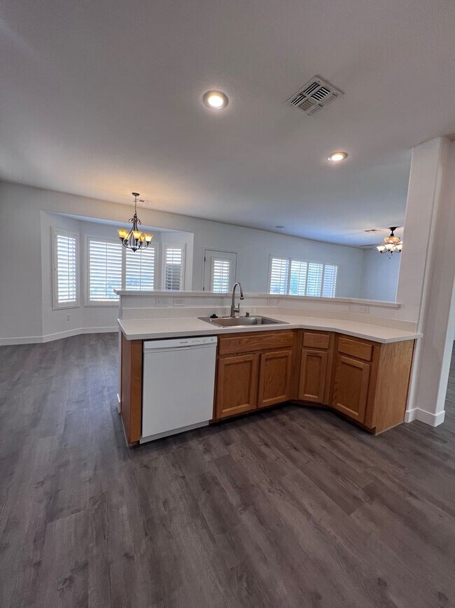 Building Photo - Freshly Upgraded 55+ Sun City Anthem
