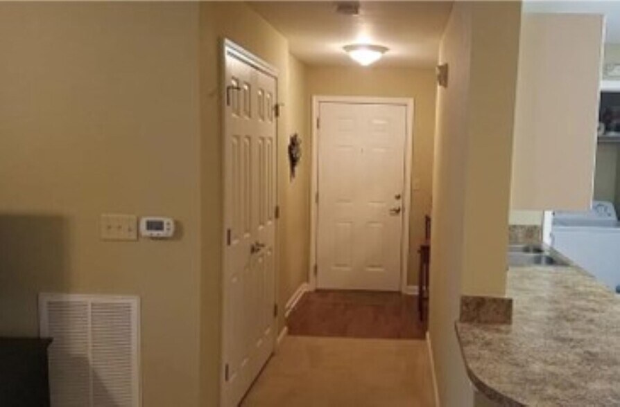 Building Photo - 4924 Bluffton Pky
