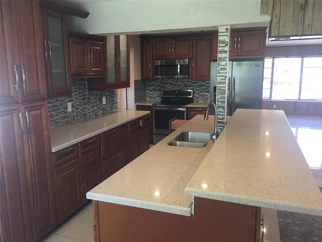 Building Photo - 720 N 66 Terrace