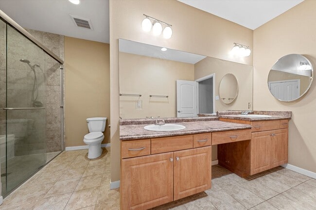Building Photo - AVAILABLE NOW! Beautiful 3 bedroom townhome located in Waco!