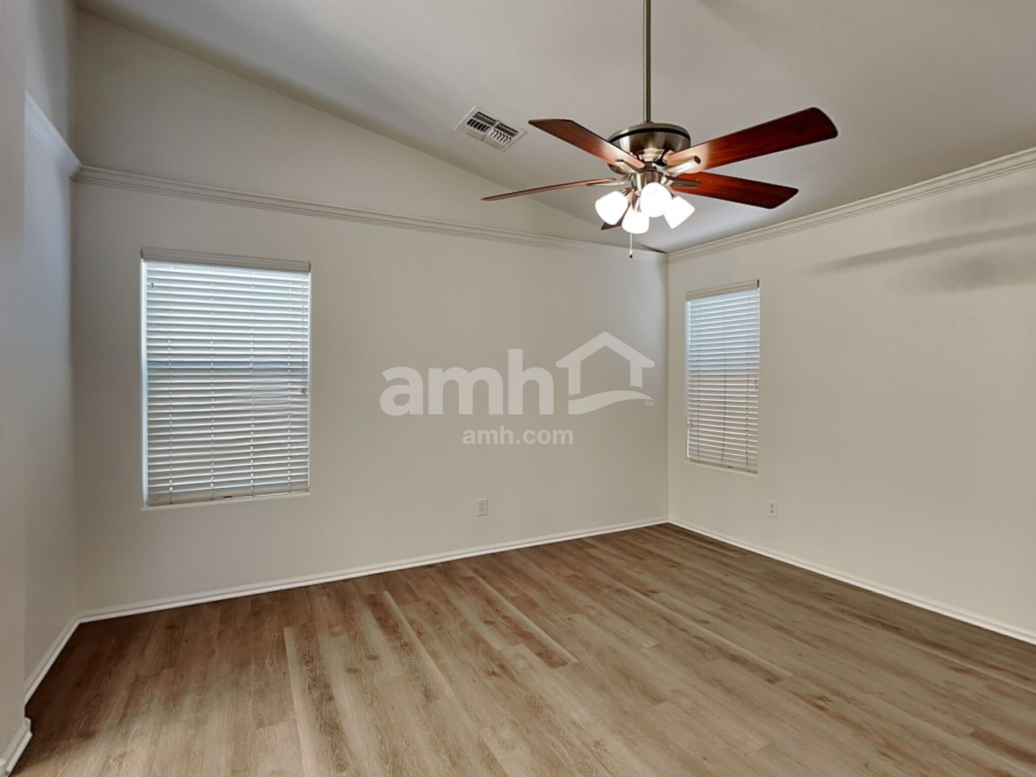 Building Photo - 2220 W Madre Del Oro Dr