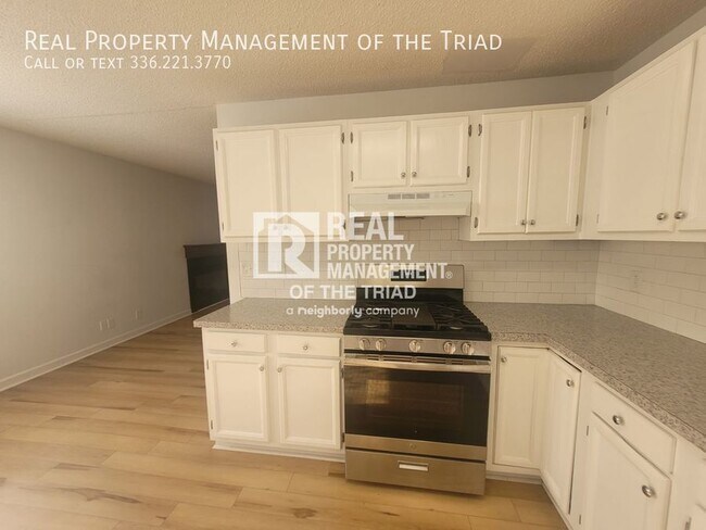Building Photo - 1349 Brookwood Dr