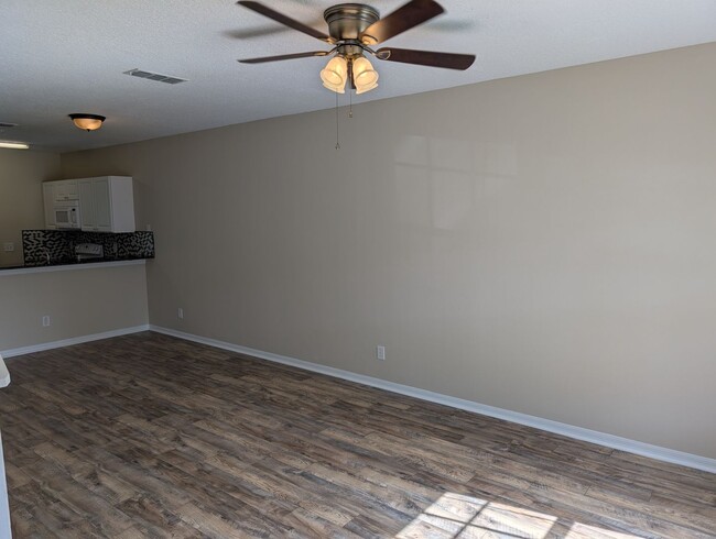 Building Photo - Spacious 2 Bed, 2.5 Bath Townhome in Gated...