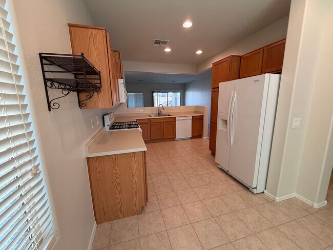 Building Photo - Live the Anthem Lifestyle! 3 Bed Home + Resort-Style Amenities