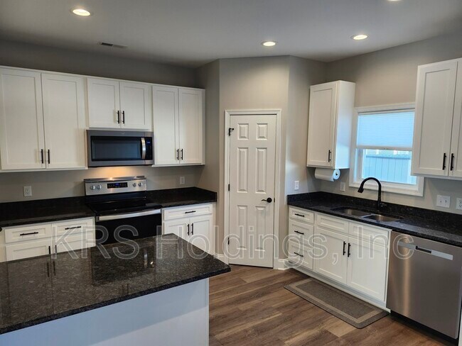 Building Photo - 616 Zephyr Dr
